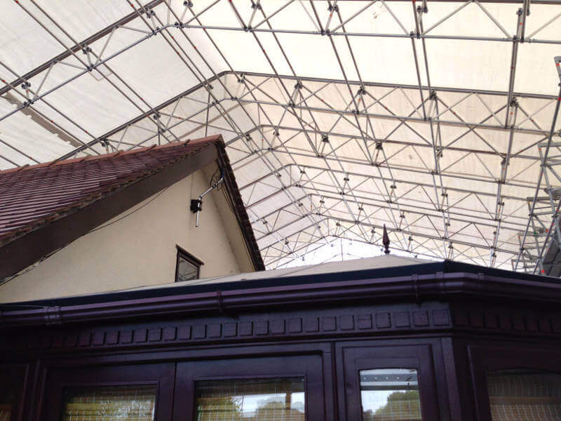 Temporary scaffold roof