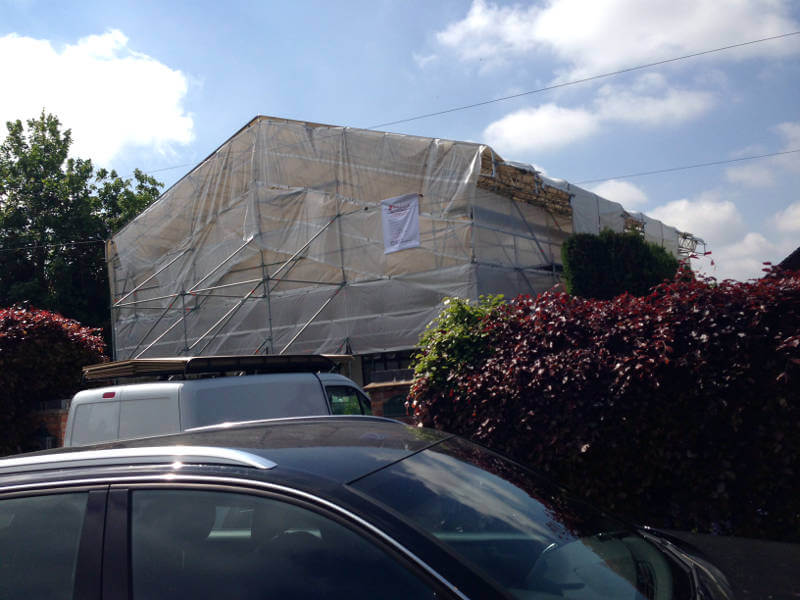 Temporary scaffold roof