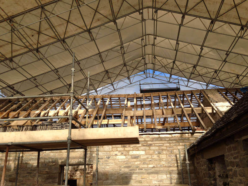 Temporary scaffold roof